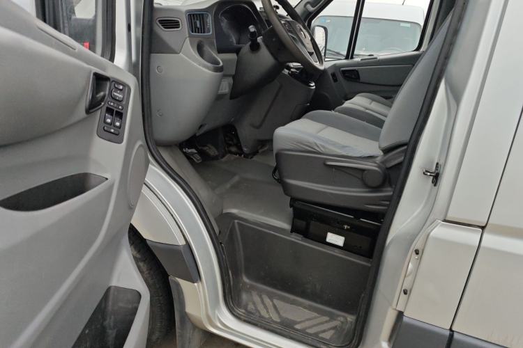 Used Foton Toano 2021 2.0T Manual Tongtu Long Wheelbase Mid-Height 5/6/7-Seater 4F20TC3 Driver Seat