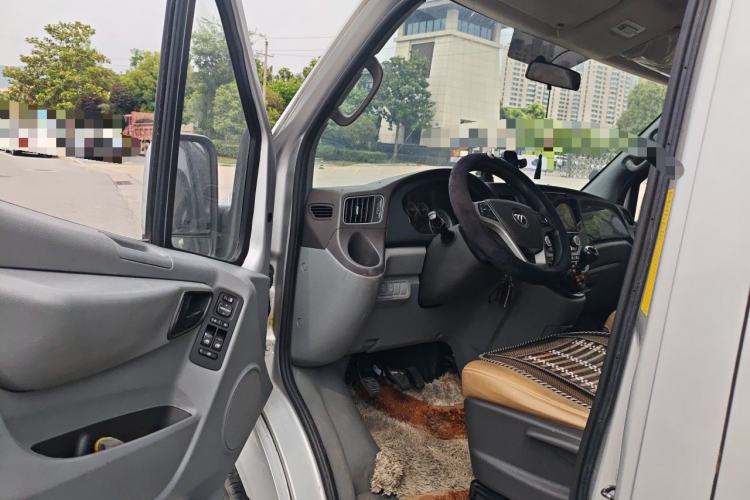 Used Foton Toano 2021 2.0T Manual Tongtu Extended-Wheelbase Mid-Roof 9-Seater 4F20TC3 Driver Seat