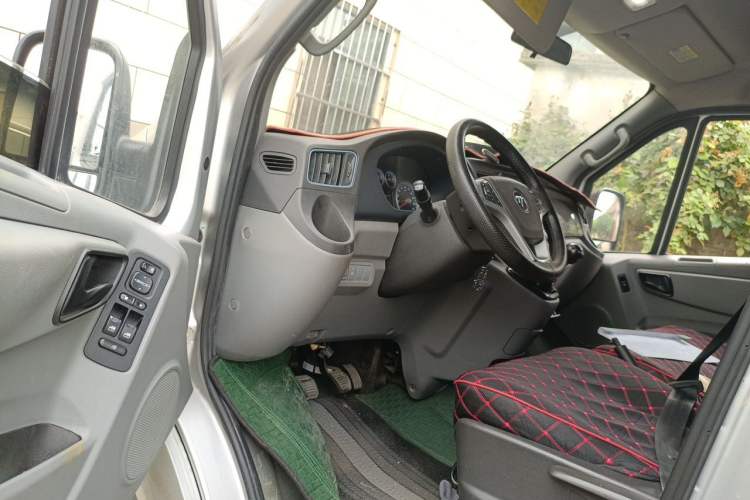 Used Foton Toano 2021 2.0T Manual Tongtu Long Wheelbase Mid-Height 5/6/7-Seater 4F20TC3 Driver Seat