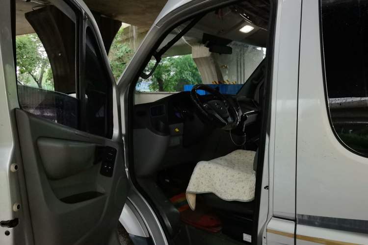 Used Foton Toano 2021 2.0T Manual Tongtu Long Wheelbase Mid-Height 5/6/7-Seater 4F20TC3 Driver Seat