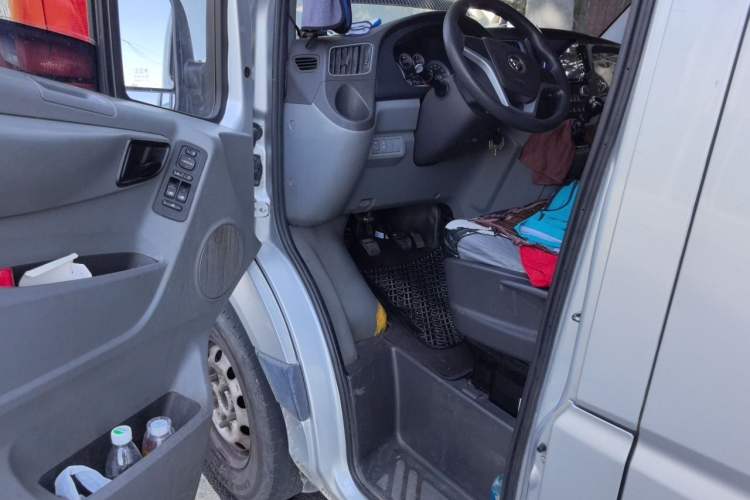 Used Foton Toano 2021 2.0T Manual Tongtu Long Wheelbase Mid-Height 5/6/7-Seater 4F20TC3 Driver Seat