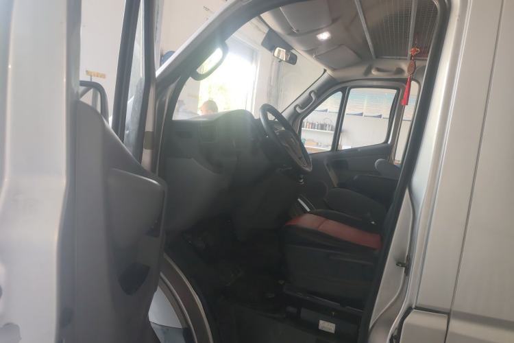 Used Foton Toano 2021 2.8T Manual Tongtu Extended-Wheelbase Mid-Roof 6/7-Seater F2.8 NS6B177L Driver Seat