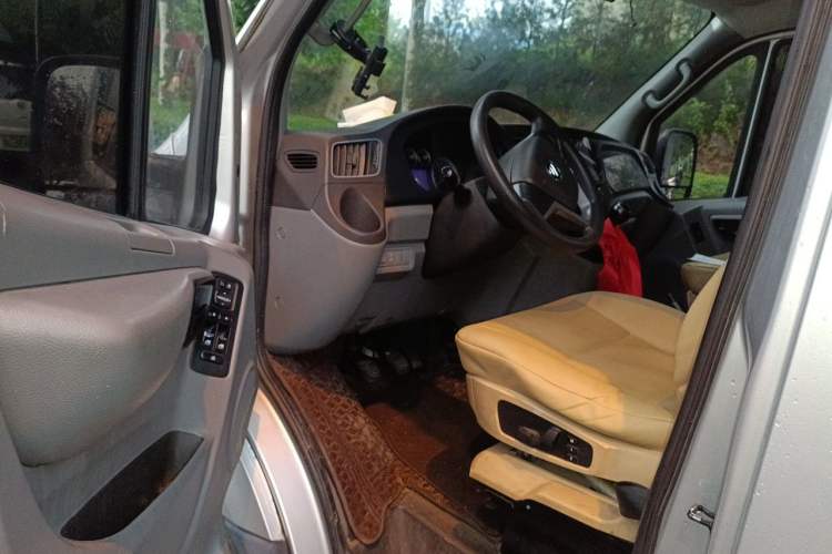 Used Foton Toano 2021 2.0T Manual Tongtu Extended-Wheelbase Mid-Roof 9-Seater 4F20TC3 Driver Seat