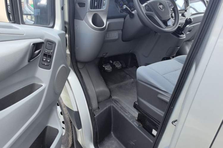 Used Foton Toano 2021 2.0T Manual Tongtu Short Wheelbase Flat Roof 5/6-Seater 4F20TC3 Driver Seat