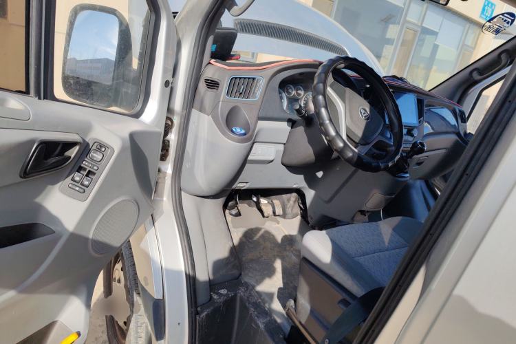 Used Foton Toano 2021 2.0T Manual Tongtu Long Wheelbase Mid-Height 5/6/7-Seater 4F20TC3 Driver Seat