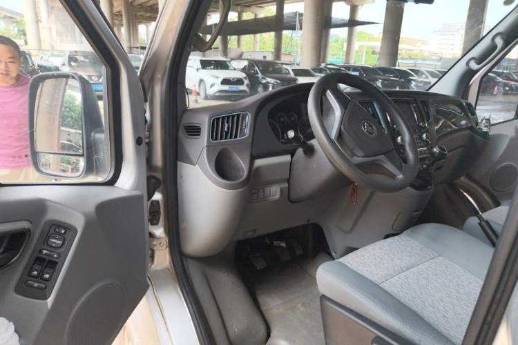 Used Foton Toano 2021 2.0T Manual Tongtu Long Wheelbase Mid-Height 5/6/7-Seater 4F20TC3 Driver Seat