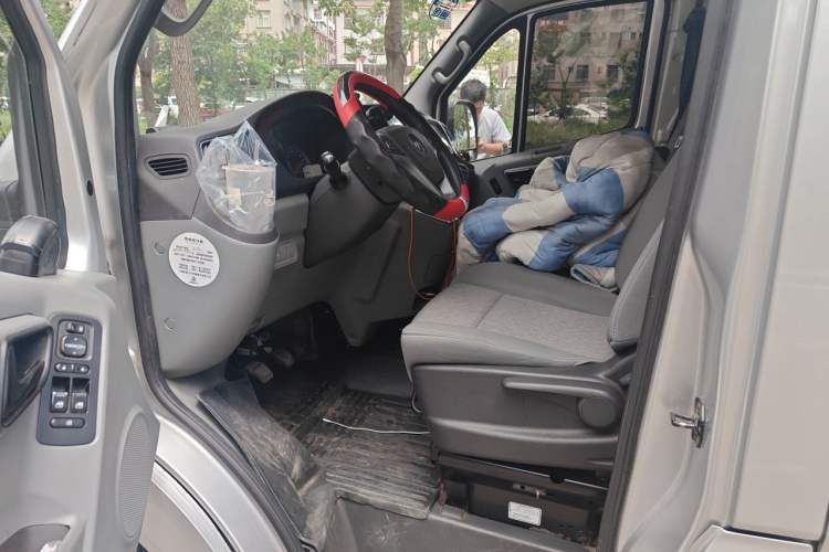 Used Foton Toano 2021 2.0T Manual Tongtu Extended-Wheelbase Mid-Roof 3-Seater 4F20TC3 Driver Seat