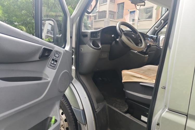 Used Foton Toano 2021 2.0T Manual Tongtu Extended-Wheelbase Mid-Roof 5/6/7-Seater 4F20TC3 Driver Seat
