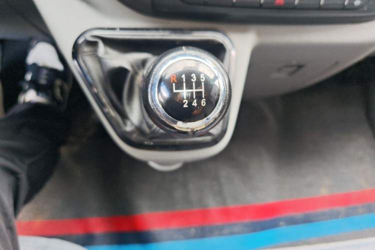 Used Foton Toano 2021 2.8T Manual Tongtu Extended-Wheelbase Ultra-High Roof 3-Seater with Rear Dual Tires F2.8NS6B177L Gear Lever