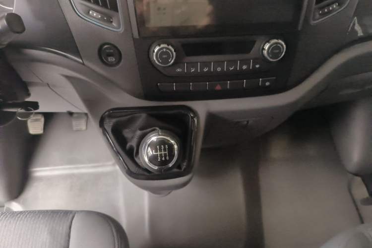 Used Foton Toano 2021 2.0T Manual Tongtu Extended-Wheelbase Mid-Roof 9-Seater 4F20TC3 Gear Lever