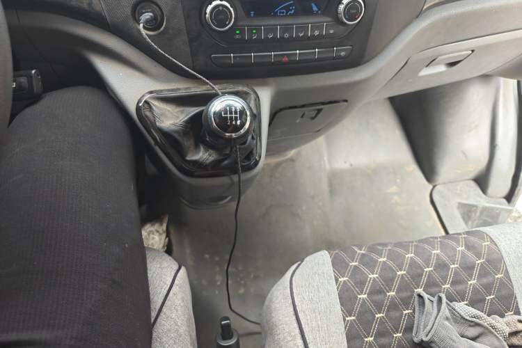 Used Foton Toano 2021 2.0T Manual Tongtu Short Wheelbase Mid-Height 5/6-Seater 4F20TC3 Gear Lever