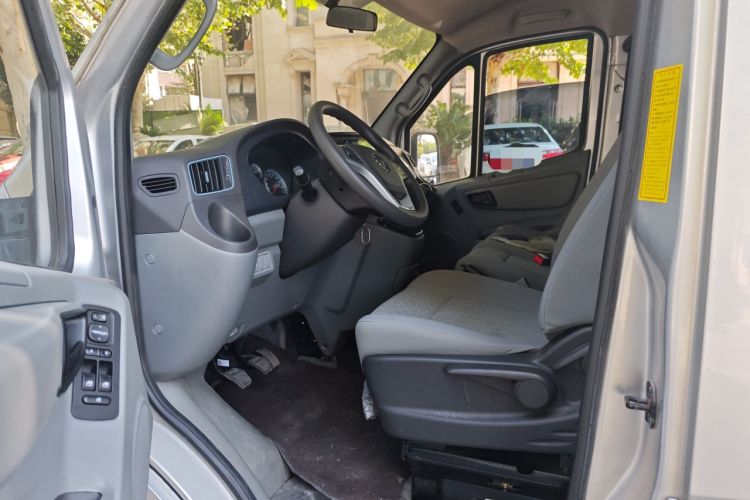 Used Foton Toano 2021 2.0T Manual Tongtu Long-Wheelbase Mid-Roof 3-Seater 4F20TC3 Interior 3