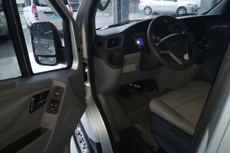 Used Foton Toano 2021 2.0T Manual Tongtu Extended-Wheelbase Mid-Roof 9-Seater 4F20TC3 Interior 3