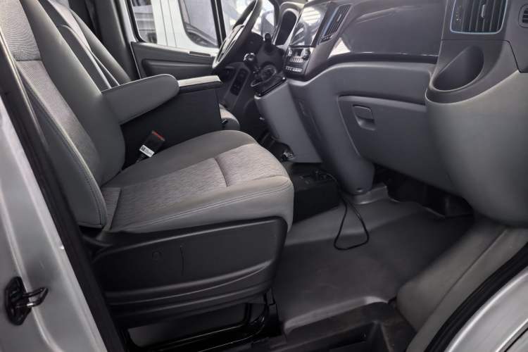 Used Foton Toano 2021 2.0T Manual Tongtu Long Wheelbase Mid-Height 5/6/7-Seater 4F20TC3 Interior 6