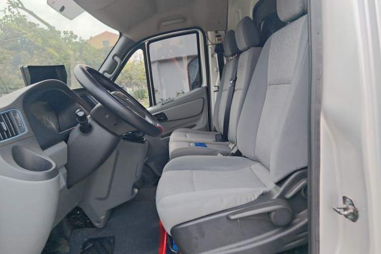 Used Foton Toano 2021 2.8T Manual Tongtu Extended-Wheelbase Ultra-High Roof 3-Seater with Rear Dual Tires F2.8NS6B177L Left Front Seat