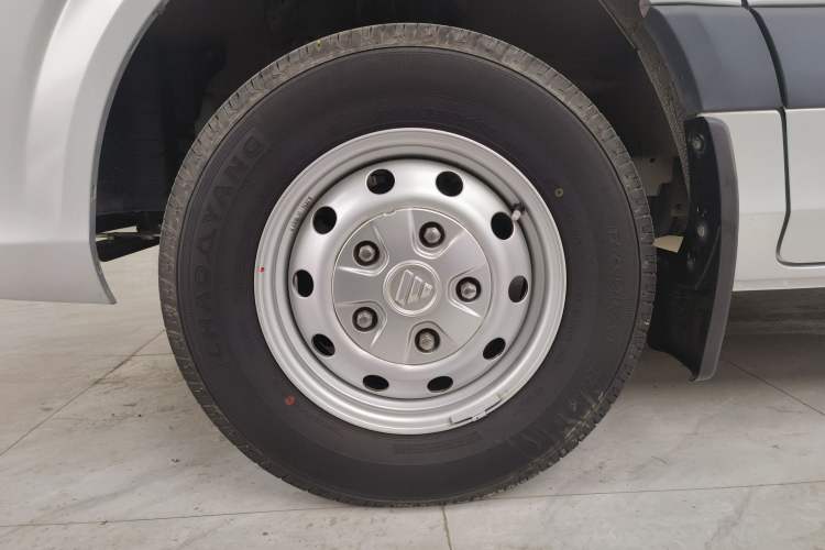 Used Foton Toano 2021 2.0T Manual Tongtu Extended-Wheelbase Mid-Roof 9-Seater 4F20TC3 Left Front Wheel Hub