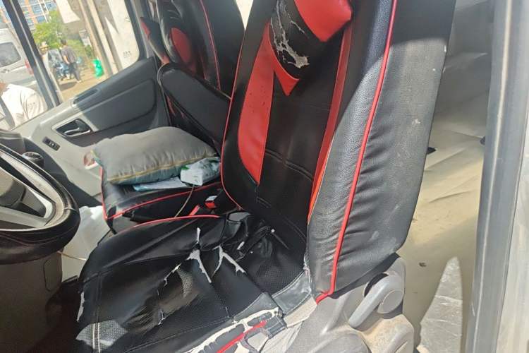 Used Foton Toano 2021 2.0T Manual Tongtu Short Wheelbase Mid-Height 5/6-Seater 4F20TC3 Left Rear Seat