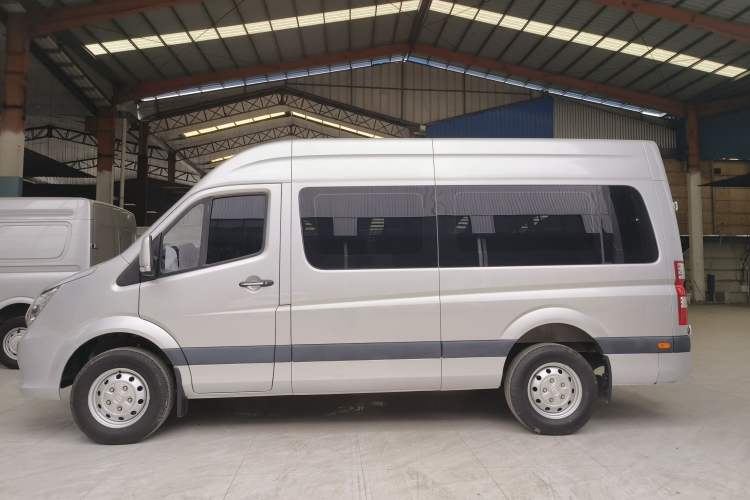Used Foton Toano 2021 2.0T Manual Tongtu Extended-Wheelbase Mid-Roof 9-Seater 4F20TC3 Left Side