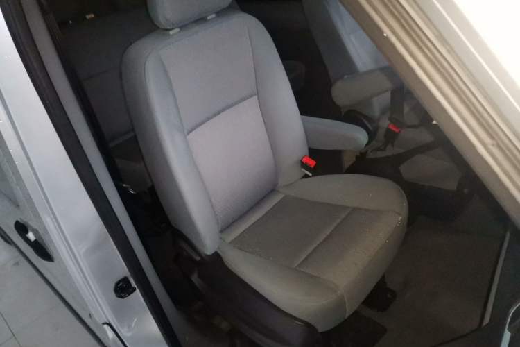 Used Foton Toano 2021 2.0T Manual Tongtu Extended-Wheelbase Mid-Roof 9-Seater 4F20TC3 Right Front Seat
