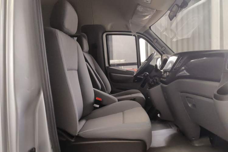 Used Foton Toano 2021 2.0T Manual Tongtu Extended-Wheelbase Mid-Roof 9-Seater 4F20TC3 Right Front Seat