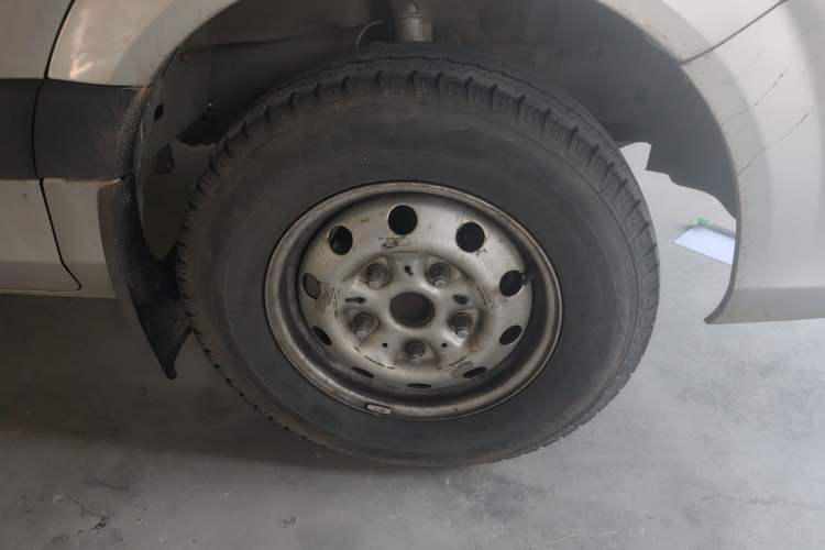 Used Foton Toano 2021 2.8T Manual Tongtu Extended-Wheelbase Mid-Roof 6/7-Seater F2.8 NS6B177L Right Front Wheel Hub