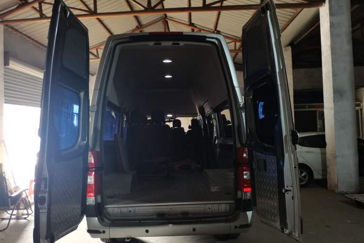 Used Foton Toano 2021 2.8T Manual Tongtu Extended-Wheelbase Ultra-High Roof 5/6/7-Seater with Rear Dual Tires F2.8 NS6B177L Trunk