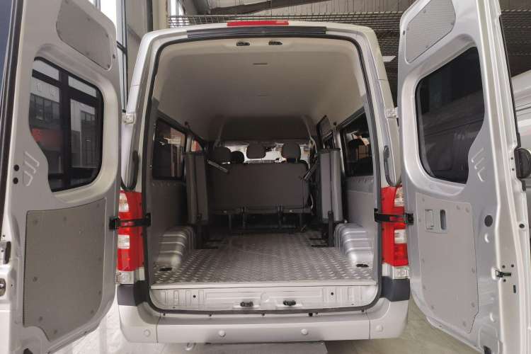 Used Foton Toano 2021 2.0T Manual Tongtu Extended-Wheelbase Mid-Roof 9-Seater 4F20TC3 Trunk