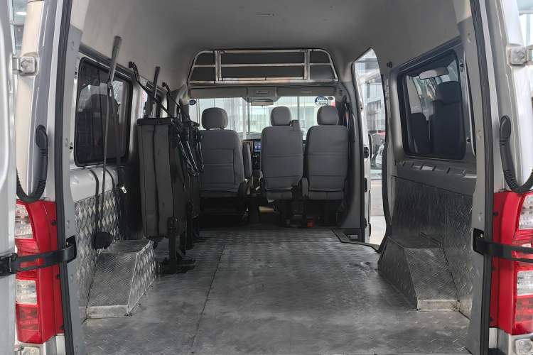 Used Foton Toano 2021 2.0T Manual Tongtu Long Wheelbase Mid-Height 5/6/7-Seater 4F20TC3 Trunk