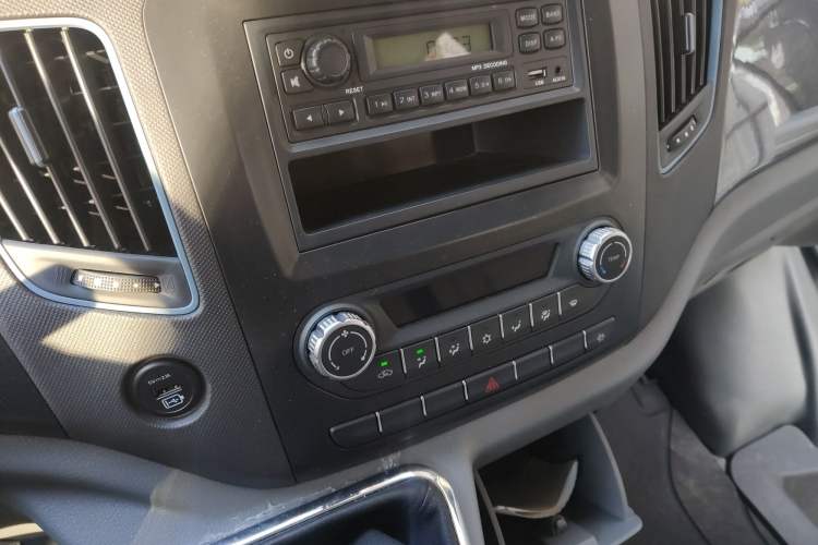 Used Foton Toano 2021 2.8T Manual Tongtu Short Wheelbase Mid-Height 5/6/7-Seater F2.8 NS6B177L Audio And AC Panel