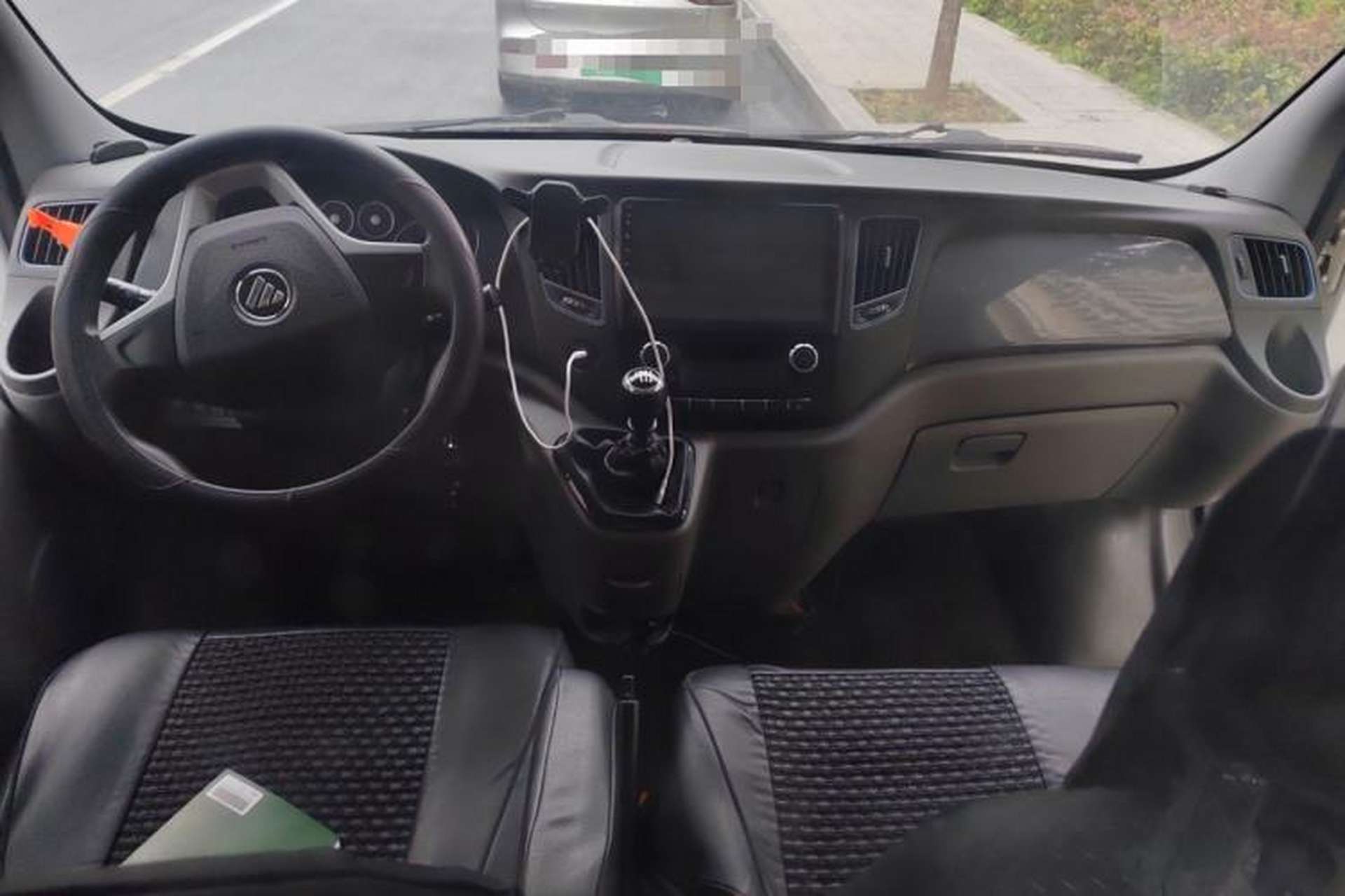 Used Foton Toano 2021 2.0T Manual Tongtu Long-Wheelbase Mid-Roof 3-Seater 4F20TC3 Center Console