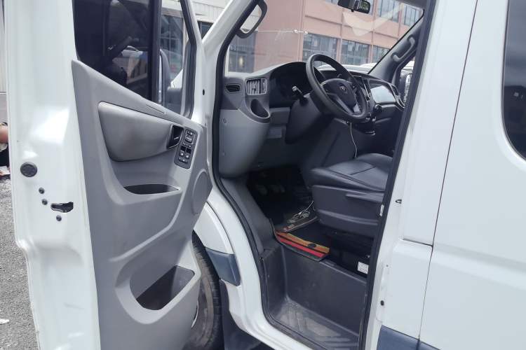 Used Foton Toano 2021 2.0T Manual Tongtu Long Wheelbase Mid-Height 5/6/7-Seater 4F20TC3 Driver Seat