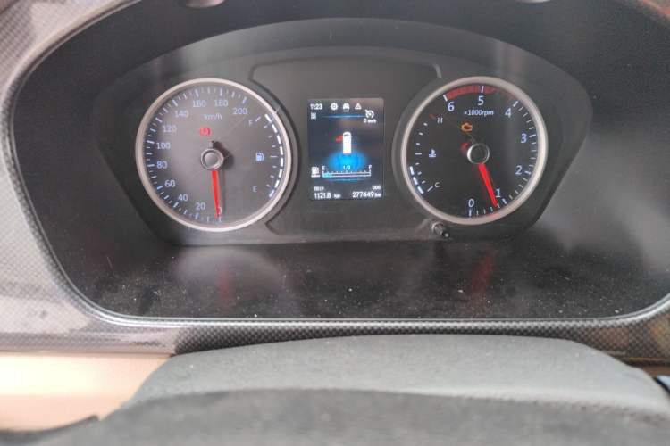 Used Foton Toano 2021 2.0T Manual Tongtu Extended-Wheelbase Mid-Roof 9-Seater 4F20TC3 Odometer Close Up