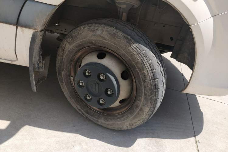 Used Foton Toano 2021 2.8T Manual Tongtu Long Wheelbase Ultra-High Roof 5/6/7-Seater F2.8 NS6B177L Right Front Wheel Hub