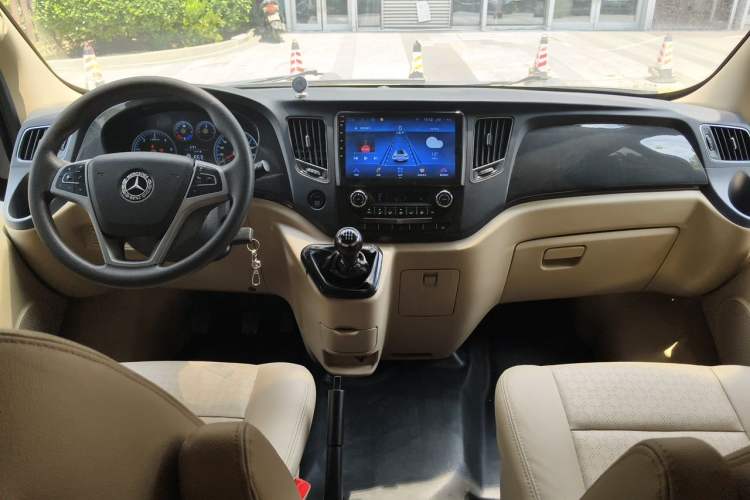 Used Foton Toano 2022 2.0T Small Passenger Custom Edition Manual Transmission Long Wheelbase Mid-Height Design Rear Single Tire 2–9 Seater Center Console