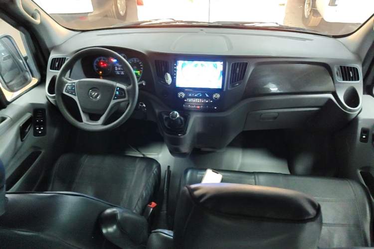 Used Foton Toano 2022 2.0T Manual Tongtu Multi-Function Long Wheelbase Mid-Roof Single-Tire 5/6/7/9-Seater 4F20TC3 Center Console