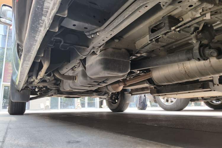 Used Foton Toano 2022 2.0T Small Passenger Custom Edition Manual Transmission Long Wheelbase Mid-Height Design Rear Single Tire 2–9 Seater Chassis Rear Left