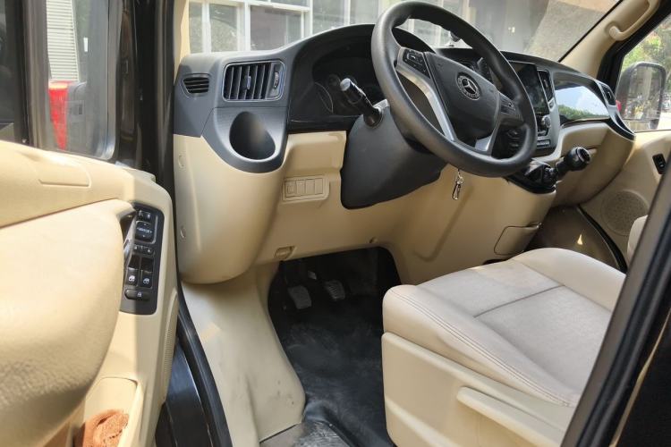 Used Foton Toano 2022 2.0T Small Passenger Custom Edition Manual Transmission Long Wheelbase Mid-Height Design Rear Single Tire 2–9 Seater Driver Seat