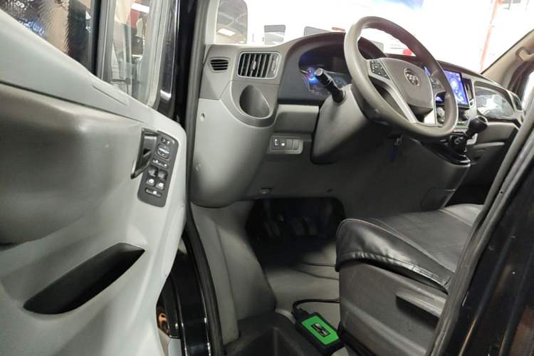 Used Foton Toano 2022 2.0T Manual Tongtu Multi-Function Long Wheelbase Mid-Roof Single-Tire 5/6/7/9-Seater 4F20TC3 Driver Seat