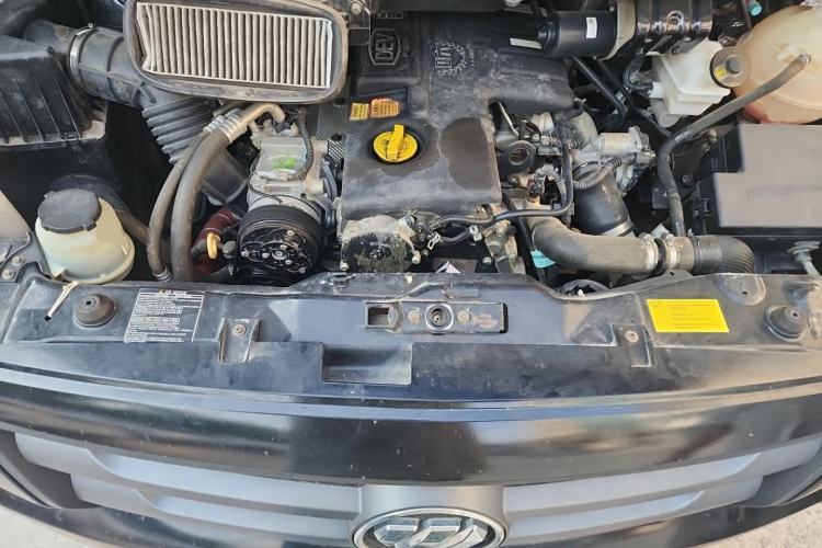 Used Foton Toano 2022 2.5T Automatic Urban Edition Short Wheelbase Mid-Height Design Single Rear Tire 5/6/9-Seater Configuration D25TCIF1 Engine Bay