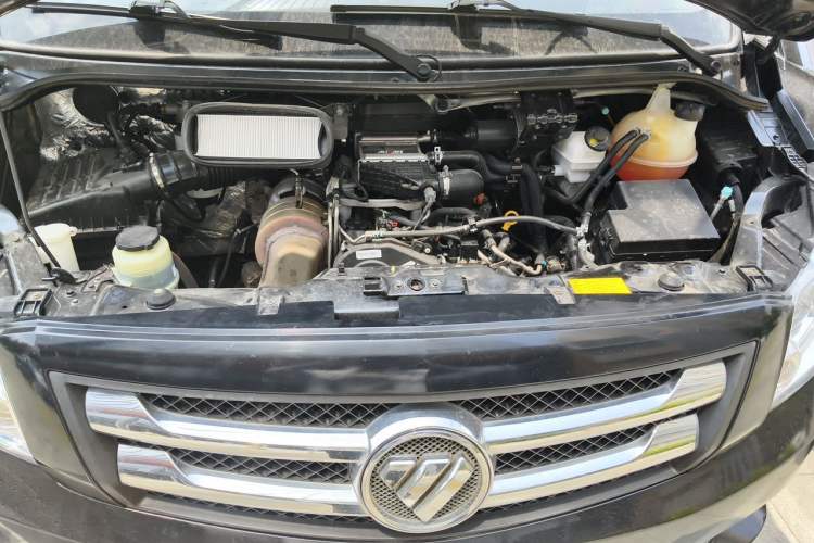 Used Foton Toano 2022 2.0T Small Passenger Custom Edition Manual Transmission Long Wheelbase Mid-Height Design Rear Single Tire 2–9 Seater Engine Bay