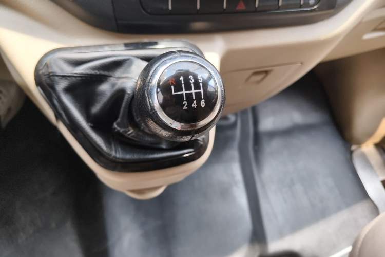 Used Foton Toano 2022 2.0T Small Passenger Custom Edition Manual Transmission Long Wheelbase Mid-Height Design Rear Single Tire 2–9 Seater Gear Lever