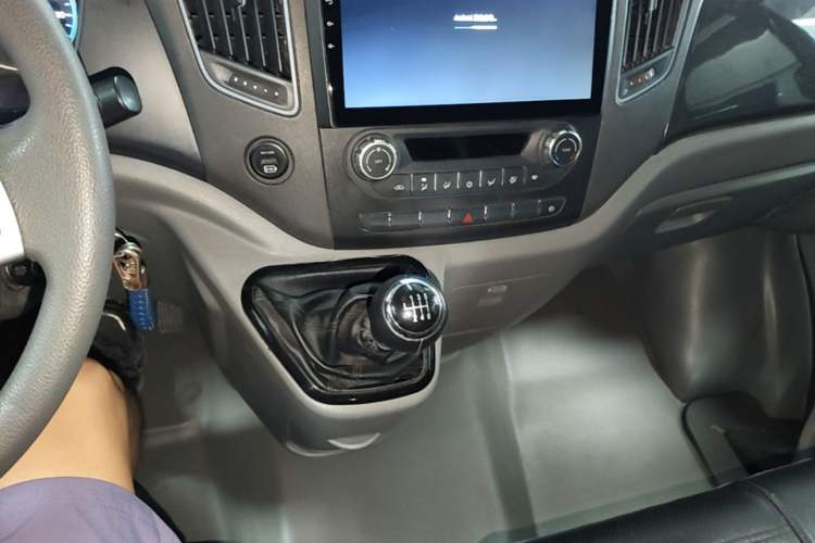 Used Foton Toano 2022 2.0T Manual Tongtu Multi-Function Long Wheelbase Mid-Roof Single-Tire 5/6/7/9-Seater 4F20TC3 Gear Lever