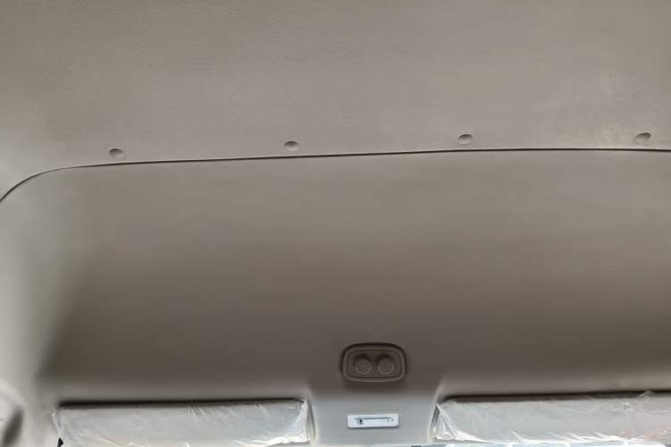 Used Foton Toano 2022 2.0T Small Passenger Custom Edition Manual Transmission Long Wheelbase Mid-Height Design Rear Single Tire 2–9 Seater Headliner