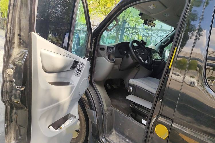 Used Foton Toano 2022 2.8T Manual Jixiang Multi-Function Long-Wheelbase Mid-Roof with Rear Dual Tires 7/9-Seater F2.8NS6B177L Interior 3
