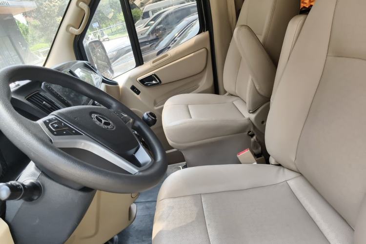 Used Foton Toano 2022 2.0T Small Passenger Custom Edition Manual Transmission Long Wheelbase Mid-Height Design Rear Single Tire 2–9 Seater Left Front Seat