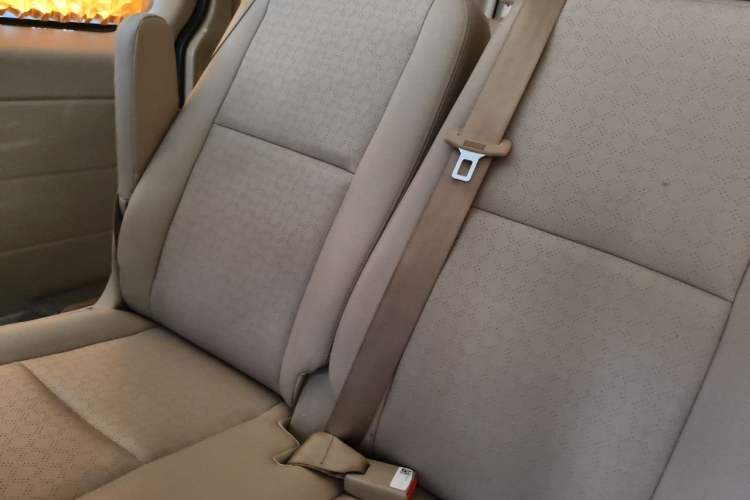 Used Foton Toano 2022 2.0T Small Passenger Custom Edition Manual Transmission Long Wheelbase Mid-Height Design Rear Single Tire 2–9 Seater Left Rear Seat