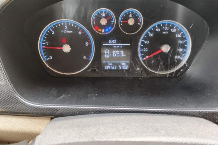 Used Foton Toano 2022 2.0T Small Passenger Custom Edition Manual Transmission Long Wheelbase Mid-Height Design Rear Single Tire 2–9 Seater Odometer Close Up