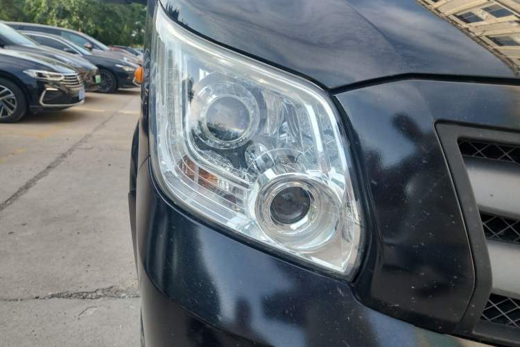 Used Foton Toano 2022 2.5T Automatic Urban Edition Short Wheelbase Mid-Height Design Single Rear Tire 5/6/9-Seater Configuration D25TCIF1 Right Front Headlight