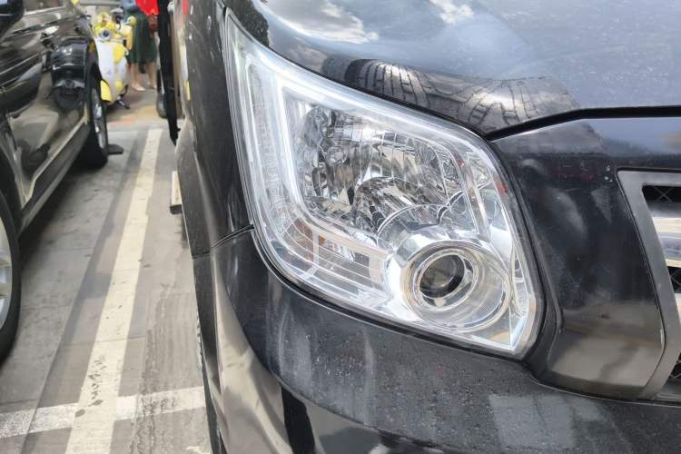 Used Foton Toano 2022 2.0T Small Passenger Custom Edition Manual Transmission Long Wheelbase Mid-Height Design Rear Single Tire 2–9 Seater Right Front Headlight