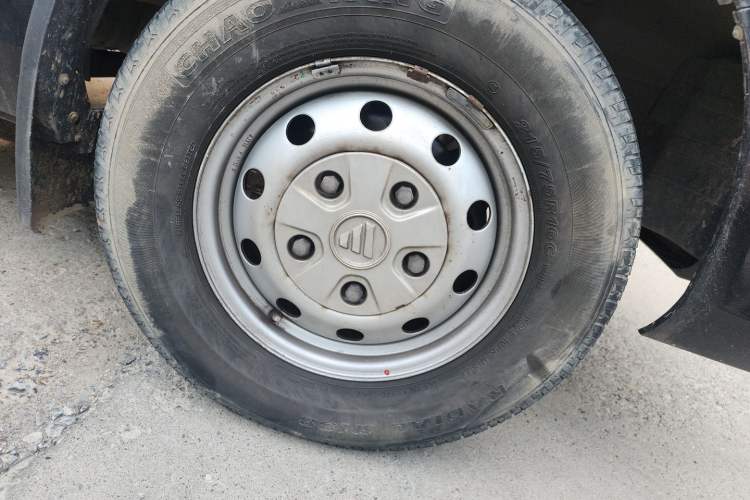 Used Foton Toano 2022 2.5T Automatic Urban Edition Short Wheelbase Mid-Height Design Single Rear Tire 5/6/9-Seater Configuration D25TCIF1 Right Front Wheel Hub